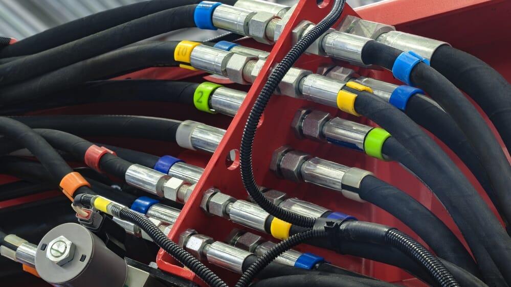 With the sheer volume of individual connections that happen in many applications, it’s not surprising that 30%-40% of compressed air energy losses occur in the “dirty 30”—the last 30 feet before the end-use application. (Those losses include not only leaks, byt hose pressure drop, filters and lubricators.)